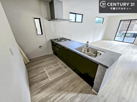 �L�b�`�� ��l�C�̑Ζʎ��V�X�e���L�b�`�����̗p���Ă��܂��I���Ƒ��̃R�~���j�P�[�V���������R�Ƒ�����݌v�ł��B
���q�l�ɂ��ڂ��͂��̂Ŋ������ł��ˁB���[�͂�����܂��I