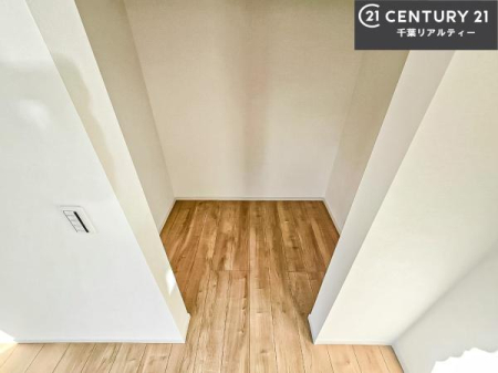 ���[ �E�H�[�N�C���N���[�[�b�g�t���ł��B��������̂��m���Ȃǂ����[���Ă��������ł��ˁI���ɂ���@�������ȂǋG�ߕ��̑傫�ȉƓd�����[�ł��܂��B