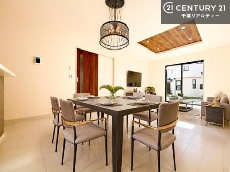 ���r���O �Ƌ��CG�p�[�X�ł��B��؂ȉƑ����W�܂邩�炱��LDK�ɂ͂�����肽���B
���r���O�K�i�œ��₩�����S�n�悢���r���O�ł��B