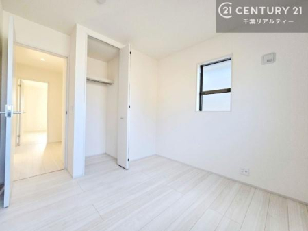 �q������ ���[�X�y�[�X���������Ă���A�ߗނ₨������A�w�p�i�Ȃǂ��������萮���ł��܂��B���������L���g���邽�߁A���K�Ő������Z��Ԃ��������܂��B