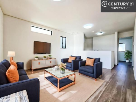 ���r���O �Ƌ��CG�p�[�X�ł��B�D�����z���܂肪���r���O����ł���ċ��S�n�̗ǂ���Ԃ����o���Ă���܂��I
���났�̎��Ԃ��߂����܂��I