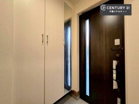 ���� �V���[�Y�{�b�N�X�t���Ȃ̂ŁA���ւ��Еt�����|�������₷���ł��I
�X�b�L���������ւŌ˂��J�����u�ԁA�������̂���S�n������Ԃ��o�}���Ă���܂��B
