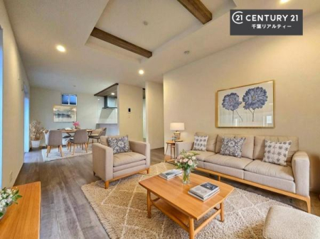 ���r���O �Ƌ��CG�p�[�X�ł��B�J�����̂���L�XLDK�I�\�t�@�[��_�C�j���O�e�[�u����u���Ă������ɂȂ�Ȃ��̂ŉ��K�ɉ߂����܂��I�R�~���j�P�[�V���������₷�����r���O�ł��I