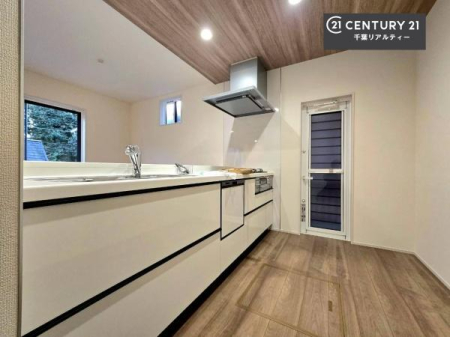 �L�b�`�� �L�b�`�����ɂ́A��������t���Ă��܂��I���܂����S�~���ꎞ�I�ɊO�֏o���Ă������Ƃ��o����̂�
���ȏL���𗭂ߍ��܂��q���I�I�I