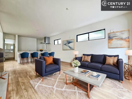 ���r���O �Ƌ��CG�p�[�X�ł��B�J�����̂���L�XLDK�I�\�t�@�[��_�C�j���O�e�[�u����u���Ă������ɂȂ�Ȃ��̂ŉ��K�ɉ߂����܂��I
�R�~���j�P�[�V���������₷�����r���O�ł��I