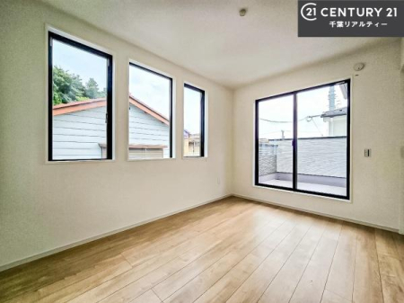 �m�� �o���R�j�[�ɖʂ��Ă���m���ł��B���邭�����肪����A���C����������ł��܂��I���N���āA�O�ɏo�Ĕw�L�т����[�ċz�����ǂ������}������邱�Ƃ��o�������ł��ˁI