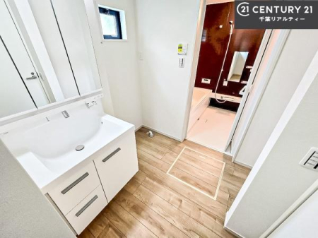 ���ʑ�E���ʏ� �O�ʋ��d�l�̐��ʏ��́A�g�����Ȃ݂����₷������I���͎��[�ɂȂ��Ă��܂��B�h���C���[�₨���ϓ����Еt������̂Ő��ʑ������X�b�L���ƌ����邱�Ƃ��o���܂��I