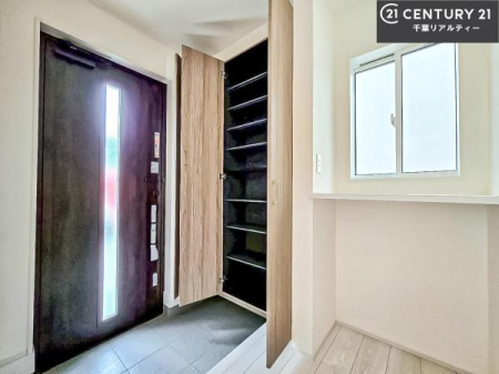 ���� �V���[�Y�{�b�N�X�t���Ȃ̂ŁA���ւ��Еt�����|�������₷���ł��I
�X�b�L���������ւŌ˂��J�����u�ԁA�������̂���S�n������Ԃ��o�}���Ă���܂��B