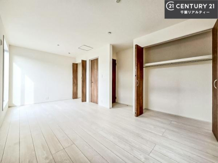 �m�� ���[�X�y�[�X�����Ă��܂��I�������X�b�L�����ڂ��鎖���ł��܂��ˁB
�Ƌ��I�΂Ȃ��V���v���ȃf�U�C���ׁ̈A�Ƌ��I�΂����C�ɓ���̋�ԍ�肪�ł������ł��ˁB