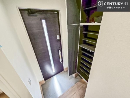 ���� �V���[�Y�{�b�N�X�t���Ȃ̂ŁA���ւ��Еt�����|�������₷���ł��I
�X�b�L���������ւŌ˂��J�����u�ԁA�������̂���S�n������Ԃ��o�}���Ă���܂��B

