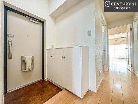 ���� �V���[�Y�{�b�N�X�t���Ȃ̂ŁA���ւ��Еt�����|�������₷���ł��I
�X�b�L���������ւŌ˂��J�����u�ԁA�������̂���S�n������Ԃ��o�}���Ă���܂��B