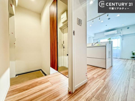 ���� �V���[�Y�{�b�N�X�t���Ȃ̂ŁA���ւ��Еt�����|�������₷���ł��I
�X�b�L���������ւŌ˂��J�����u�ԁA�������̂���S�n������Ԃ��o�}���Ă���܂��B