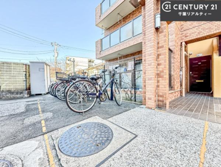 ���̑����p�� ���֏ꊮ���ŁA���q���܂̎��]�Ԃ�ʋΗp�̎��]�Ԃ����S���Ēu���܂��B���Ƒ��ɂ����ꂵ���֗��Ȑݔ��ł��B