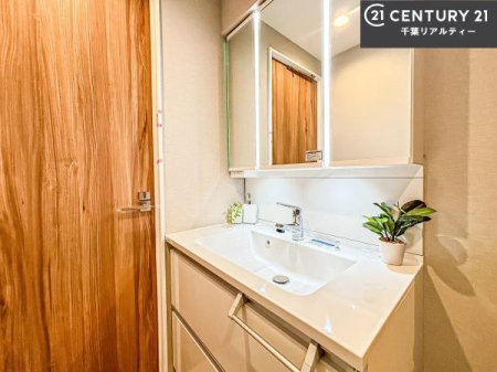 ���ʑ�E���ʏ� �O�ʋ��d�l�̐��ʏ��́A�g�����Ȃ݂����₷������I���͎��[�ɂȂ��Ă��܂��B�h���C���[�₨���ϓ����Еt������̂Ő��ʑ������X�b�L���ƌ����邱�Ƃ��o���܂��I