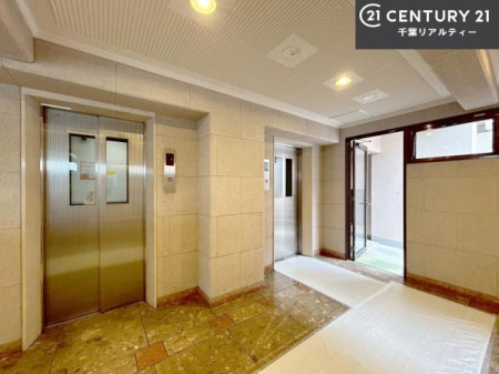 ���̑����p�� �G���x�[�^�[�����̃}���V�����ŁA�d���ו���x�r�[�J�[�̈ړ������K�B�����̐��������X���[�Y�ɂȂ�܂��B