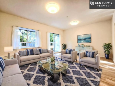 ���r���O �Ƌ��CG�p�[�X�ł��B�S�n�ǂ����r���O�͉Ƒ������R�ƏW�܂�܂��B�Ƒ��c�R�̎��Ԃ����������ł��B���Ƒ��ƁA����w�[���������Ԃ��߂��������ł��ˁB���邭�J���I�ȋ�Ԃł��B