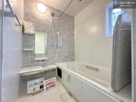 ���� �L�X�o�X�ň���̔������t���b�V���B�����L�΂���̂ŁA�����ɂ��������ƐZ����܂��ˁI�����̃o�X�^�C�����y���݂ɂȂ�܂��B