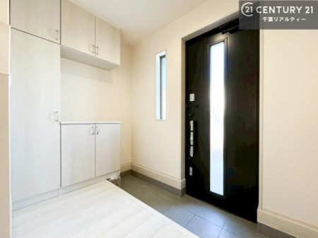 ���� �V���[�Y�{�b�N�X�t���Ȃ̂ŁA���ւ��Еt�����|�������₷���ł��I
�X�b�L���������ւŌ˂��J�����u�ԁA�������̂���S�n������Ԃ��o�}���Ă���܂��B
