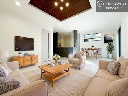 ���r���O �Ƌ��CG�p�[�X�ł��B��؂ȉƑ����W�܂邩�炱��LDK�ɂ͂�����肽���B
�q�����������C�ɏ΂��Ȃ��瑖�����Ă���p�����������u�L���Ƃɂ��ėǂ������v�Ǝv���u�Ԃł��B