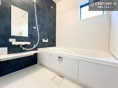 ���� �L�X�o�X�ň���̔������t���b�V���B�����L�΂���̂ŁA�����ɂ��������ƐZ����܂��ˁI�����̃o�X�^�C�����y���݂ɂȂ�܂��B