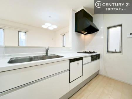 �L�b�`�� ��l�C�̑Ζʎ��V�X�e���L�b�`�����̗p���Ă��܂��I���Ƒ��̃R�~���j�P�[�V���������R�Ƒ�����݌v�ł��B
���q�l�ɂ��ڂ��͂��̂Ŋ������ł��ˁB�L�X�g���ĉ��K�ɍ�Ƃ��i�݂܂��B