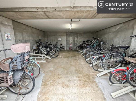 ���̑����p�� ���֏ꊮ���ŁA���q���܂̎��]�Ԃ�ʋΗp�̎��]�Ԃ����S���Ēu���܂��B���Ƒ��ɂ����ꂵ���֗��Ȑݔ��ł��B