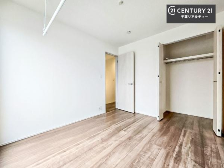 �q������ ���[�X�y�[�X���������Ă���A�ߗނ₨������A�w�p�i�Ȃǂ��������萮���ł��܂��B���������L���g���邽�߁A���K�Ő������Z��Ԃ��������܂��B