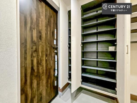 ���� �V���[�Y�{�b�N�X�t���Ȃ̂ŁA���ւ��Еt�����|�������₷���ł��I
�X�b�L���������ւŌ˂��J�����u�ԁA�������̂���S�n������Ԃ��o�}���Ă���܂��B