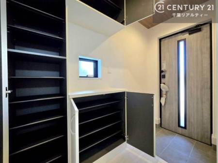 ���� �V���[�Y�{�b�N�X�t���Ȃ̂ŁA���ւ��Еt�����|�������₷���ł��I
�X�b�L���������ւŌ˂��J�����u�ԁA�������̂���S�n������Ԃ��o�}���Ă���܂��B