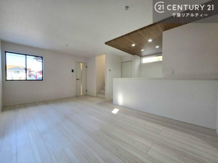 ���r���O ��؂ȉƑ����W�܂邩�炱��LDK�ɂ͂�����肽���B
�q�����������C�ɏ΂��Ȃ��瑖�����Ă���p�����������u�L���Ƃɂ��ėǂ������v�Ǝv���u�Ԃł��B