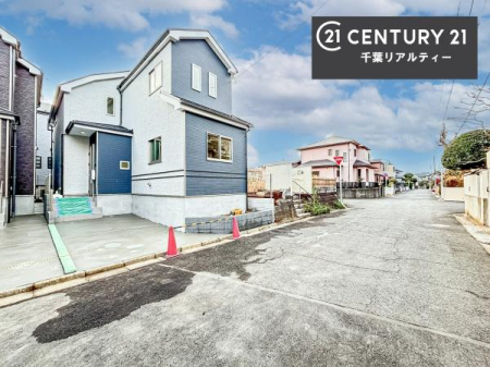 �O�ʓ��H�܂ތ��n�ʐ^ �O�ʓ��H�͍L�X�Ƃ��Ă���A�Ԃ̏o����������N���N�B�J�������ӂ�闧�n�ŁA���S���ĕ�点��Z�܂��ł��B