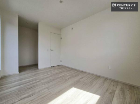 �m�� �V���v���Ƀf�U�C������Ă��邽�߁A�Ƌ��I�т܂���I
���C�ɓ���̉Ƌ��u���Ă��낰���Ԃ���邱�Ƃ��ł��܂��B