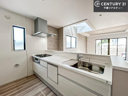 �L�b�`�� ��l�C�̑Ζʎ��V�X�e���L�b�`�����̗p���Ă��܂��I���Ƒ��̃R�~���j�P�[�V���������R�Ƒ�����݌v�ł��B
���q�l�ɂ��ڂ��͂��̂Ŋ������ł��ˁB���[�͂�����܂��I