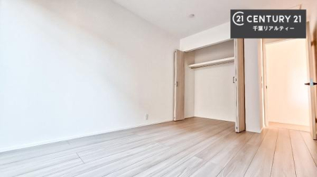 �q������ ���[�X�y�[�X���������Ă���A�ߗނ₨������A�w�p�i�Ȃǂ��������萮���ł��܂��B���������L���g���邽�߁A���K�Ő������Z��Ԃ��������܂��B