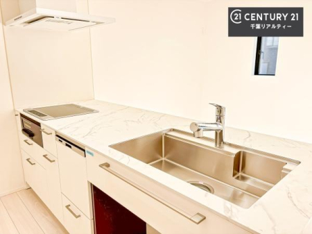 �L�b�`�� ���C�h�ȃV���N�ł��ˁI�������˂ɂ������������₷���Ǝ����y�X�d�l�̃V�X�e���L�b�`���ł��I
�f�U�C�����Ƌ@�\�������˂��L�b�`���Ő�����������܂��ˁI