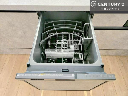 �L�b�`�� �H��@�t���̃L�b�`���ł��I�Z���������r��h�~�Ƃ��đ�ϊ��􂷂�֗��Ȏd�l�ł��I�r���g�C���Ȃ̂ŃL�b�`���̏ꏊ����炸�����X�y�[�X���L���g�����Ƃ��o���܂��I