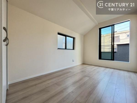 �Q�� �傫�ȑ����炽���Ղ��������A���̖ڊo�߂����K�Ȗ��邳�B���悢�J������������������������͋C�ŁA�������Ƃ���������ԂƂ��ĐQ���ɍœK�ł��B