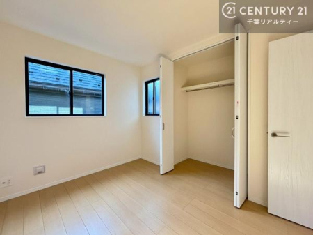 �q������ ���[�X�y�[�X���������Ă���A�ߗނ₨������A�w�p�i�Ȃǂ��������萮���ł��܂��B���������L���g���邽�߁A���K�Ő������Z��Ԃ��������܂��B