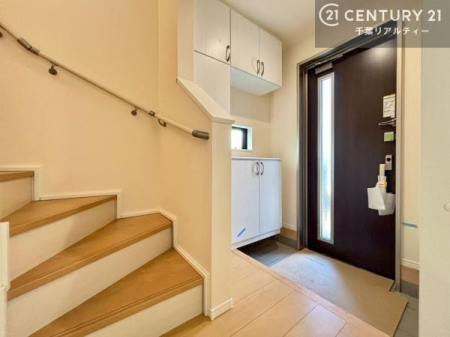 ���� �V���[�Y�{�b�N�X�t���Ȃ̂ŁA���ւ��Еt�����|�������₷���ł��I
�X�b�L���������ւŌ˂��J�����u�ԁA�������̂���S�n������Ԃ��o�}���Ă���܂��B