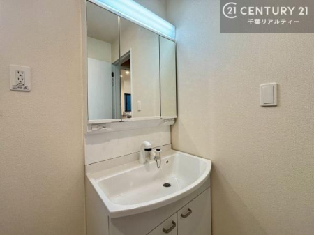 ���ʑ�E���ʏ� �O�ʋ��d�l�̐��ʏ��́A�g�����Ȃ݂����₷������I���͎��[�ɂȂ��Ă��܂��B�h���C���[�₨���ϓ����Еt������̂Ő��ʑ������X�b�L���ƌ����邱�Ƃ��o���܂��I