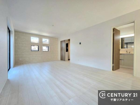 ���r���O �D�����z���܂肪���r���O����ł���ċ��S�n�̗ǂ���Ԃ����o���Ă���܂��I
���R�ƉƑ����W����b��������S�n�悢��ԁI