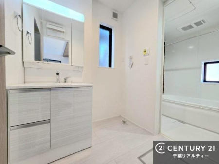 ���ʑ�E���ʏ� �����̂������ʏ��́A���ƕ�������₷���A���ł����K�ɂ��g�����������܂��B�O�ʋ��Ŏg�����肪�ǂ��A�������[�������Ă���܂��̂ŁA���p�i��X�L���P�A�p�i���������萮���ł��܂��B