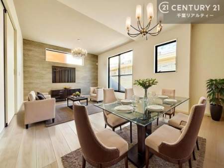 ���r���O �Ƒ��̏W�܂�₭�났�̏ꏊ�Ƃ��āA2�K���r���O�͎��R�Ȓ��S�ƂȂ�A�Ƒ����m�̃R�~���j�P�[�V�����𑣐i���܂��B