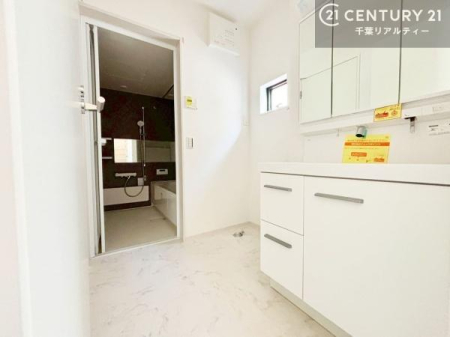 ���ʑ�E���ʏ� �O�ʋ��d�l�̐��ʏ��́A�g�����Ȃ݂����₷������I���͎��[�ɂȂ��Ă��܂��B�h���C���[�₨���ϓ����Еt������̂Ő��ʑ������X�b�L���ƌ����邱�Ƃ��o���܂��I