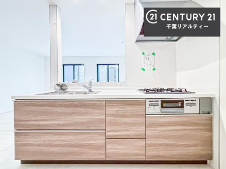 �L�b�`�� ��l�C�̑Ζʎ��V�X�e���L�b�`�����̗p���Ă��܂��I���Ƒ��̃R�~���j�P�[�V���������R�Ƒ�����݌v�ł��B
���q�l�ɂ��ڂ��͂��̂Ŋ������ł��ˁB�L�X�g���ĉ��K�ɍ�Ƃ��i�݂܂��B