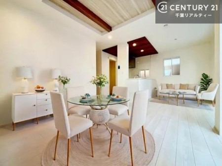 ���r���O �Ƌ��CG�p�[�X�ł��B�S�n�ǂ����r���O�͉Ƒ������R�ƏW�܂�܂��B�Ƒ��c�R�̎��Ԃ����������ł��B���Ƒ��ƁA����w�[���������Ԃ��߂��������ł��ˁB���邭�J���I�ȋ�Ԃł��B