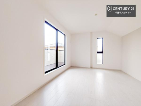 �m�� �o���R�j�[�ɖʂ��Ă���m���ł��B���邭�����肪����A���C����������ł��܂��I���N���āA�O�ɏo�Ĕw�L�т����[�ċz�����ǂ������}������邱�Ƃ��o�������ł��ˁI