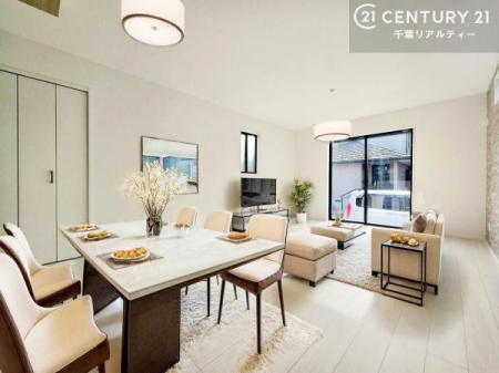 ���r���O �Ƌ��CG�p�[�X�ł��B�J�����̂���L�XLDK�I�\�t�@�[��_�C�j���O�e�[�u����u���Ă������ɂȂ�Ȃ��̂ŉ��K�ɉ߂����܂��I�R�~���j�P�[�V���������₷�����r���O�ł��I