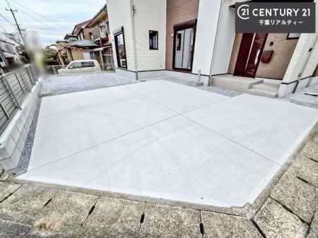 ���ԏ� ���ԃX�y�[�X��2�䕪����܂��I�Z�J���h�J�[�͂������A�o�C�N�⎩�]�ԂȂǂ��u���ꏊ�ɍ���܂���B