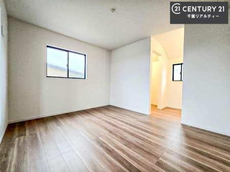 �q������ ���[�X�y�[�X���������Ă���A�ߗނ₨������A�w�p�i�Ȃǂ��������萮���ł��܂��B���������L���g���邽�߁A���K�Ő������Z��Ԃ��������܂��B